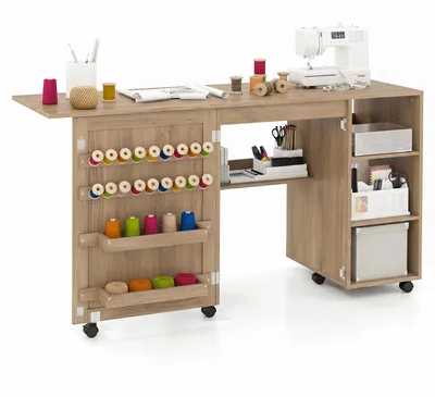 Immagine prodotto di COSTWAY - Tavolo pieghevole 2 in 1 per macchina da cucire, tavolo per macchina da cucire con ripiani, 18 ganci e contenitori, tavolo da cucito con rotelle, marrone