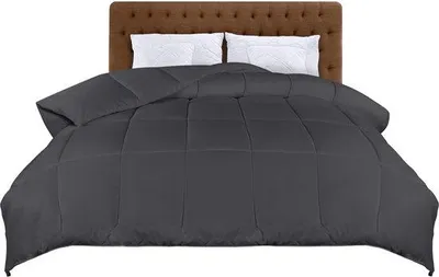 Zdjęcie produktu dla Kołdra całoroczna Unyqoos® o wymiarach 155 x 220 cm – wypełnienie poliestrowe o gramaturze 200 g/m², silikonizowane włókna, pokrowiec z mikrofibry, pikowanie w romby
