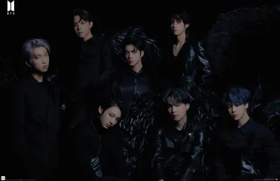 Produktbild von BTS Black Wings Poster, offiziell lizenziert, in Schwarz, Maße 91,5x61 cm