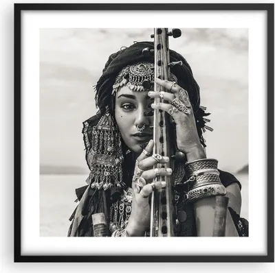 Produktbild von Gerahmtes Poster - Schwarzer Rahmen - Frau ethnisch Schmuck - 50x50 cm - Wand Bild - Wanddeko - Wandbilder - Kunstposter - Wandposter - Bilderrahmen - Bilder - Kunstdruck - P2BAC50x50-5027