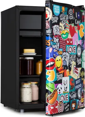 Produktbild von Klarstein Cool Vibe - Kühlschrank, Volumen: 70 Liter, VividArt Concept: Tür mit Stickerbomb-Design Print, Eisfach, Eiswürfelform, Geräuschentwicklung: 42 dB, schwarz