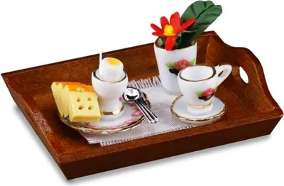 Imagen del producto de Juego de desayuno de porcelana en miniatura "Rosa Negra" sobre bandeja de madera
