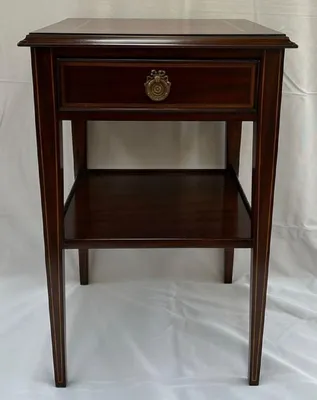 Produktbild von Casa Padrino Luxus Jugendstil Mahagoni Beistelltisch mit Schublade Braun 40 x 40 x H. 61 cm - Massivholz Nachttich - Barock & Jugendstil Möbel