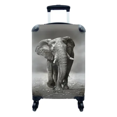 Produktbild von MuchoWow® Koffer Handgepäck Trolley Rollkoffer Kleine Reisekoffer mit 4 Rollen - Elefant - Schwarz - Weiß - Namibia - Cabin Size < 55x40x23 cm & 55x40x20 cm - Fotokoffer - Kabinenkoffer - Boardgepäck - Reise-Box - Reisekoffer - Reisegepäck - Koffer mit Bild - Trolley für Kinder