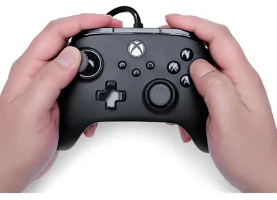 Produktbild von PowerA Advantage Plus, Gamepad, PC, Xbox One, Xbox Series S, Xbox Series X, D-Pad, Menü-Taste, Schaltfläche Teilen, View button, Schaltfläche Zurück, Analog / Digital, Kabelgebunden, USB
