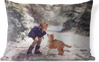 Produktbild von MuchoWow® Outdoor Kissen - Hund - Kind - Schnee - 60x40 cm - Wetterfest - Lounge Kissen - Zierkissen - Kissen für Innenräume
