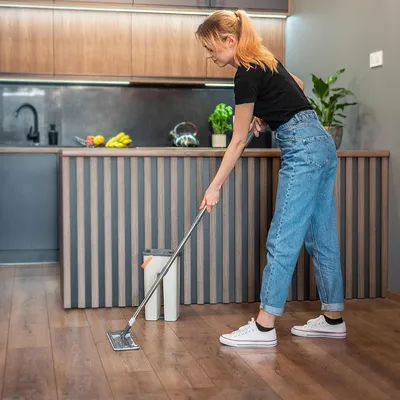 Produktbild von KADAX Flachmopp mit Wringer, Eimer mit zwei Kammern, Wassertrennung + 2 Mikrofaser-Einsätze
