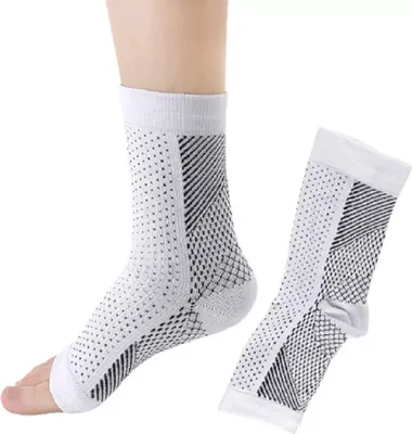 Produktbild von INF 1 pár krátkych kompresných ponožiek s otvorenou špičkou biely L/XL