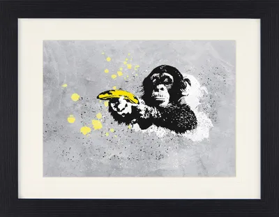 Produktbild von Streetart Gerahmtes Bild Mit Edlem Passepartout | Wand-Bilder | Im Bilderrahmen - Banksy, Affe mit Bananenpistole (30 x 40 cm)