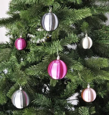 Produktbild von JACK by Inge 50x Kunststoff Kugeln Christbaumkugeln inkl. Haken Ø 4 + 6 cm Rillenkugeln Box , Farbe:Grau-Pink