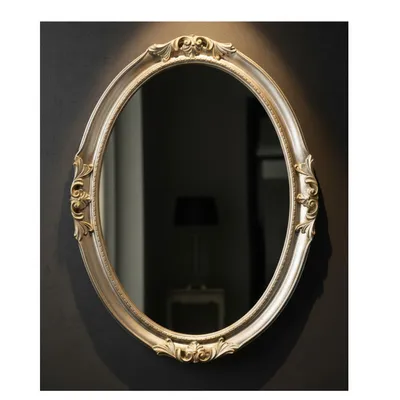 Imagen del producto de Espejo de pared MO.WA, forma oval, estilo clásico barroco, con marco de madera plateada envejecida. Dimensiones: 63x83 cm. Ideal para salón, dormitorio, baño o pasillo