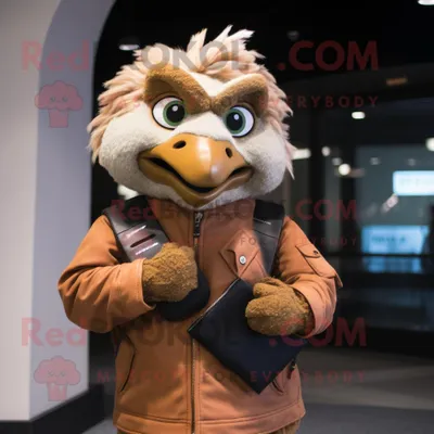 Immagine prodotto di Personaggio del costume della mascotte REDBROKOLY del parmigiano di pollo beige vestito con una giacca di pelle e portafogli