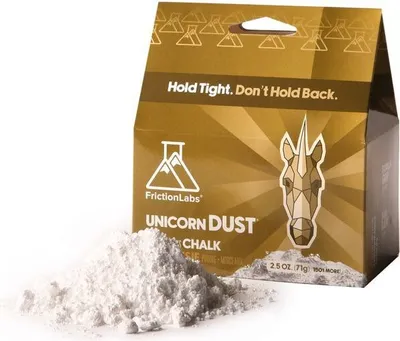 Verpackung von Friction Labs Unicorn Dust Chalk (Fein) mit abgebildetem Einhorn-Logo und weißem Chalk-Haufen.