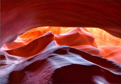 Produktbild von Wallario Fototapete Vliestapete, seidenmatte Oberfläche, einfache Verarbeitung, Größe 300 x 210 cm, Motiv Antelop Canyon USA  Kalksandsteingebirge in leuchtenden Farben