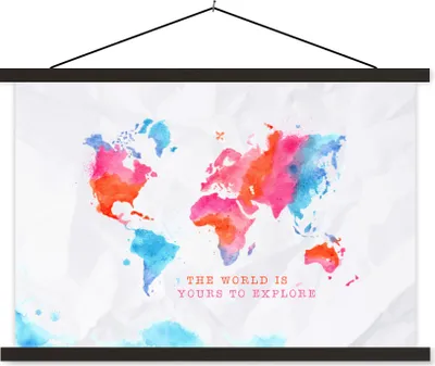 Produktbild von MuchoWow® Textilposter Karte - Welt - Sprichwörter 90x60 cm mit schwarzem Rahmen - Aufhängungssatz