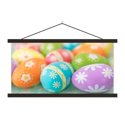 Produktbild von MuchoWow® Textilposter Bunte Ostereier auf einem Ostertisch 150x75 cm mit schwarzem Rahmen - Posterleiste