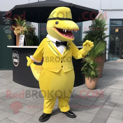 Produktbild von Zitronengelber REDBROKOLY Hai Maskottchen kostüm gekleidet in ein Cocktailkleid und Baskenmützen