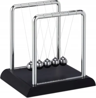 Produktbild von Relaxdays Newton Pendel, klassisches Kugelstoßpendel, 5 Kugeln, Physik Deko für Büro & Schreibtisch, Kugelpendel, silber