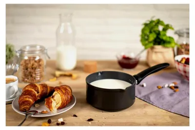 Produktbild von Milchpfanne aus Aluminium mit Antihaftbeschichtung, 1,4 Liter/16 cm, Schwarz
