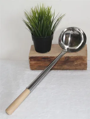 Produktbild von 03 Schöpfkelle Edelstahl Größe L - 48 cm lang, mit Holzgriff, genietet