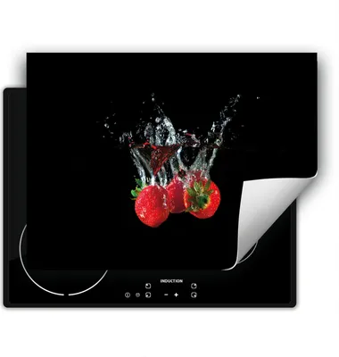 Produktbild von DarHaus Herdabdeckplatte 80x52 cm Anti Rutsch Matte Aufrollbar, schwarz - Erdbeeren