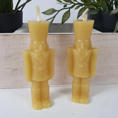Obrázek produktu pro Sada 2 svíček z včelího vosku Louskáček svíčka 8,5 cm