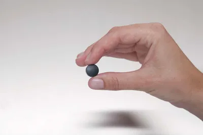 Produktbild von MAUL Magnet rund 10 Stück 0,15 kg Kunststoff Ferrit bruchsicher erodiert lackiert Ø 1.5 x 0.7 cm schwarz