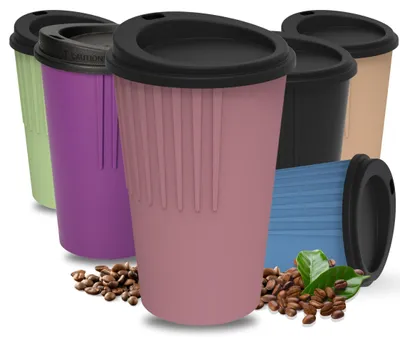 Zdjęcie produktu dla Kubek do kawy na wynos 300 ml - Kubek z pokrywką i karbowaną powierzchnią chroniącą przed przegrzaniem - Kubek do picia niezawierający BPA - Wyprodukowano w Niemczech - Wyrafinowany czerwony/czarny
