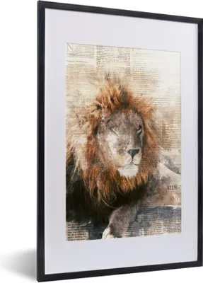 Produktbild von MuchoWow® MuchoWow® Gerahmtes Poster Löwe - Rauchen - Zeitung 40x60 cm - Poster mit zchwarzem Bilderrahmen - Poster in Rahmen