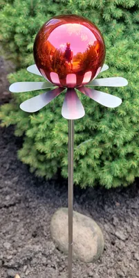 Produktbild von Blütenzauber Rotterdam Rosenkugel 10 cm Edelstahl rot poliert Gartenstecker Deko mit Stab 80 cm