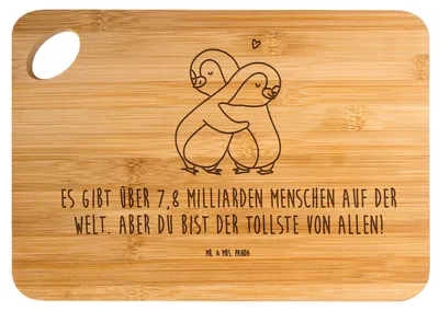 Produktbild von Mr. & Mrs. Panda Schneidebrett Pinguine Kuscheln - Transparent - Geschenk, Holzbrettchen, Brett, Freundin, für Frauen, Mitbringsel, Valentinstag, Frühstücksbrett, Partner