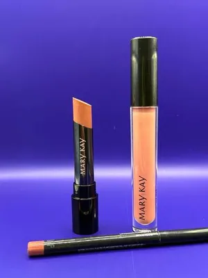 Immagine prodotto di BETTER THAN BARE Rossetto + NUDE BLISH Gloss + BEIGE NUDE Matita labbra