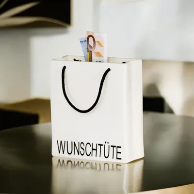 Obrázek produktu pro Pokladnička Gilde "Wunschtüte" - prasátko v.14cm - porcelánová pokladnička - úložný box v bílé barvě s černými akcenty