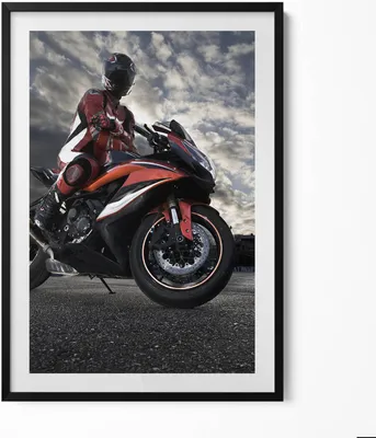 Produktbild von Mann auf einem Motorrad– Wandbild mit Rahmen – Gerahmtes Bild  – Wanddekoration – 70x100 cm –  Schwarz Rahmen