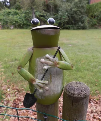 Produktbild von Zaunfigur Zaunhocker Gartendeko tüchtiger Frosch mit Spaten 15,5 cm