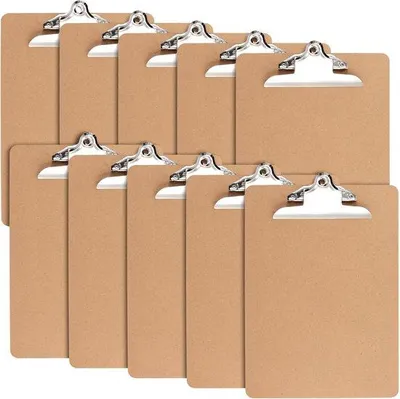Productafbeelding van Unyqoos® Set van 12 houten A4-klembordjes – natuurlijke bruine kleur, 22,9 x 31,9 cm, met metalen klem en ophangoog