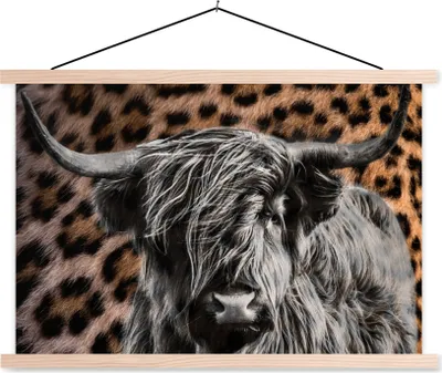 Produktbild von MuchoWow® Textilposter Schottisches Hochlandrind - Pantherdruck - Tiere 60x40 cm mit holzfarbenen Rahmen - Bilder