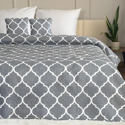 Produktbild von Tagesdecke Zweiseitige Bettüberwurf Allzweckdecke Steppdecke TAVIRA Sofa Bett Decken XXL Grau Weiß Ornament (3 TLG Set) 220x240cm + 2 Kissenbezüge 40x40 cm