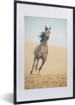 Produktbild von MuchoWow® MuchoWow® Gerahmtes Poster Pferd - Sand - Wüste 40x60 cm - Poster mit zchwarzem Bilderrahmen - Poster in Rahmen