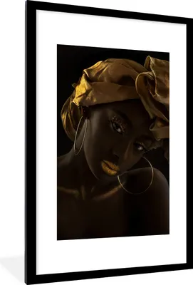 Produktbild von MuchoWow® Gerahmtes Poster Frauen - Kopftuch - Gold - Luxus 60x90 cm - Poster mit Schwarzem Bilderrahmen Wandposter Rahmen Foto Bilder - Dekoration - Wandposter Wohnzimmer - Hochwertig