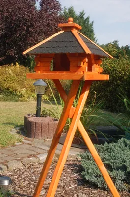 Produktbild von Vogelhaus mit Bitumdach und Ständer - V20 bit. d mst.