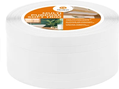 Produktbild von QUEST 2in1 Multifunktionsleiste, Weichsockelleiste Selbstklebend 1x110mm, 25m, Abschlussleiste Multifunktional, Flexibel, Dekorativ, UV-beständig, W4, weiß