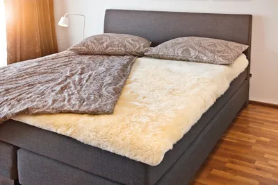 Zdjęcie produktu dla Fellhof poduszka ze skóry jagnięcej komfortowa poduszka pod łóżko naturalne futro 80x200cm