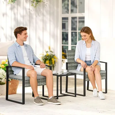 Image de Ensemble de bistrot en rotin 3 pièces – Ensemble de mobilier de jardin comprenant 2 chaises de jardin, une table basse et des coussins amovibles, pour terrasse et balcon, gris clair