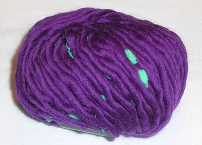 Produktbild von PUNTI, noppiges Schurwollgarn  von Schulana - lila (600) - ca. 48m /50g