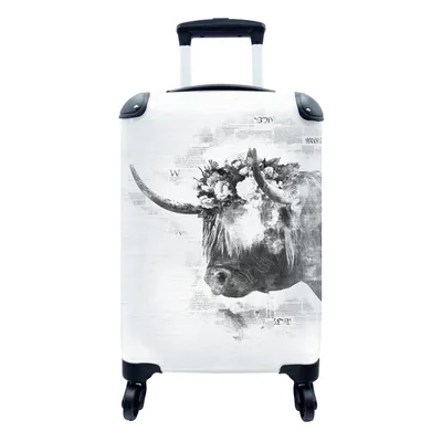 Produktbild von MuchoWow® Koffer Handgepäck Trolley Rollkoffer Kleine Reisekoffer mit 4 Rollen - Schottischer Highlander auf einem Zeitungshintergrund - schwarz und weiß - Cabin Size < 55x40x23 cm & 55x40x20 cm - Fotokoffer - Kabinenkoffer - Boardgepäck - Reise-Box - Reisekoffer - Reisegepäck - Koffer mit Bild - Trolley für Kinder