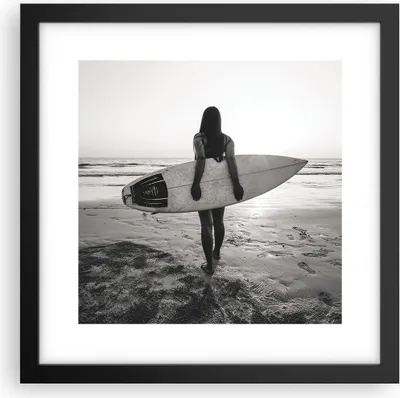 Produktbild von Gerahmtes Poster - Schwarzer Rahmen - Frau Strand Surfen - 30x30 cm - Wand Bild - Wanddeko - Wandbilder - Kunstposter - Wandposter - Bilderrahmen - Bilder - Kunstdruck - P2BAC30x30-5036