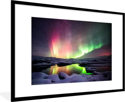 Produktbild von MuchoWow® MuchoWow® Gerahmtes Poster Nordlichter - Schnee - Island 90x60 cm - Poster mit zchwarzem Bilderrahmen - Wanddekoration - Fotos