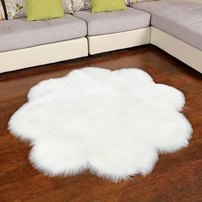 Produktbild von Kunstfellteppich aus Lammfellimitat, für Wohnzimmer, Schlafzimmer, Kinderzimmer / als Bettvorleger oder Matte für Sessel und Sofa