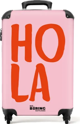 Produktbild von NoBoringSuitcases.com® Koffer Handgepäck Trolley Rollkoffer Kleine Reisekoffer mit 4 Rollen - Rosa mit rotem Spruch 'hola' - Cabin Size < 55x40x23 cm & 55x40x20 cm - Fotokoffer - Kabinenkoffer - BoardgepäckHandgepäck Koffer 55x35x20 cm, 36L,